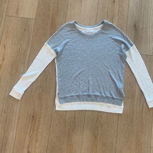 Velvet by Graham and Spencer – thermal – size medium – gray and white